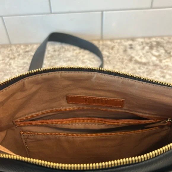 HOBO black pebbled leather crossbody bag w/ adjustable 24-27 in strap - Picture 7 of 8